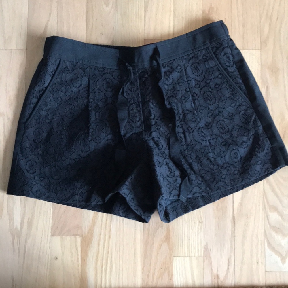 Loft, pull on lace shorts, size 2. 13” long